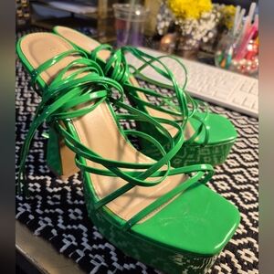 Charlotte Russe Green Strappy Platform Sandals Size 8